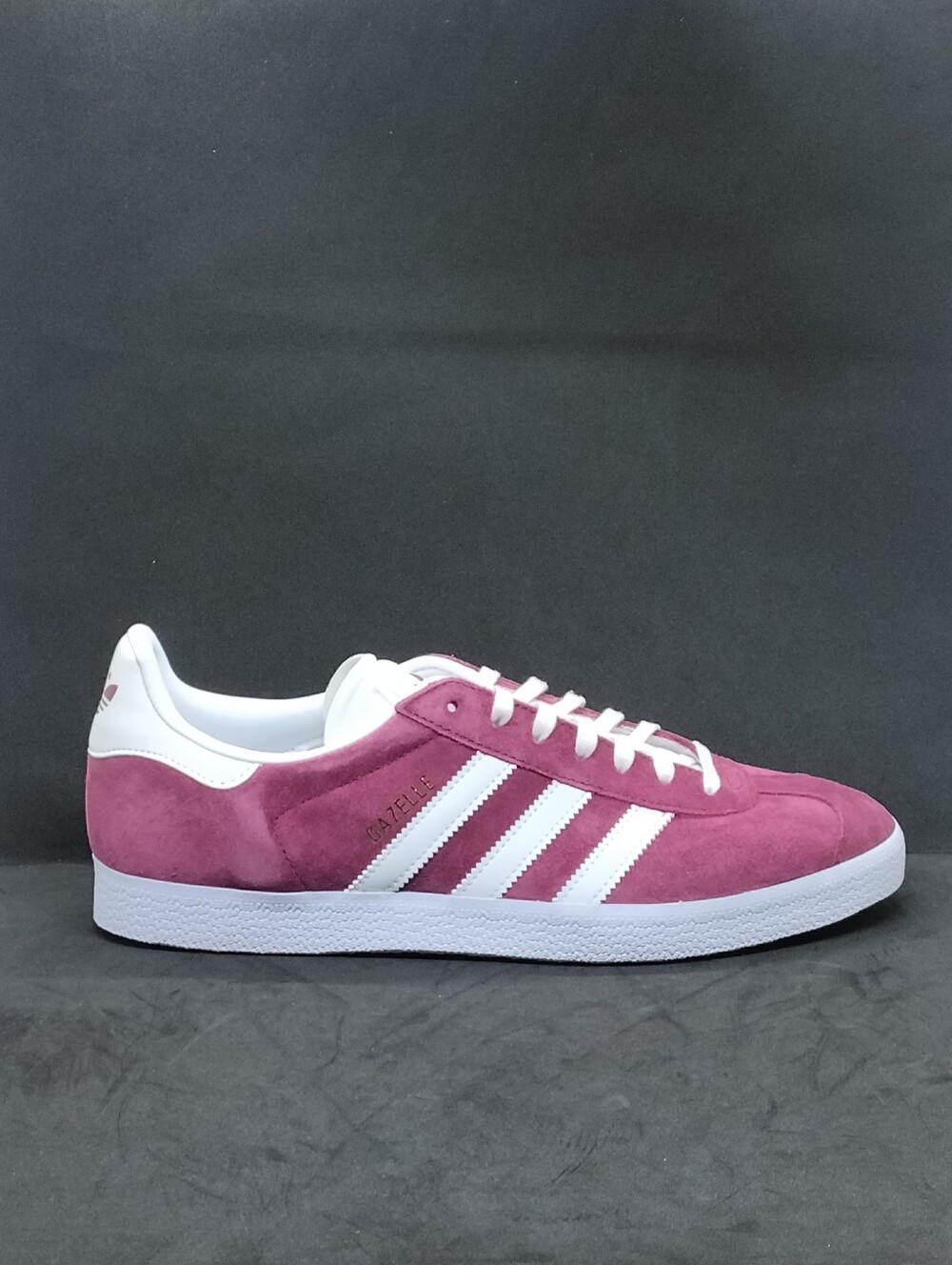 Adidas Gazelle B42645 Men's Size 10 Burgundy White Gold Suede Sneaker NIB